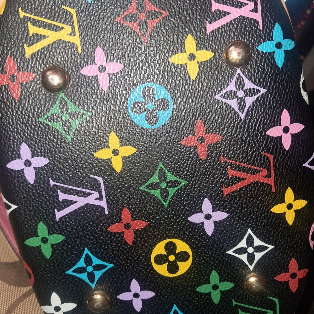 Really nice bucket style bag with change purse - image 2